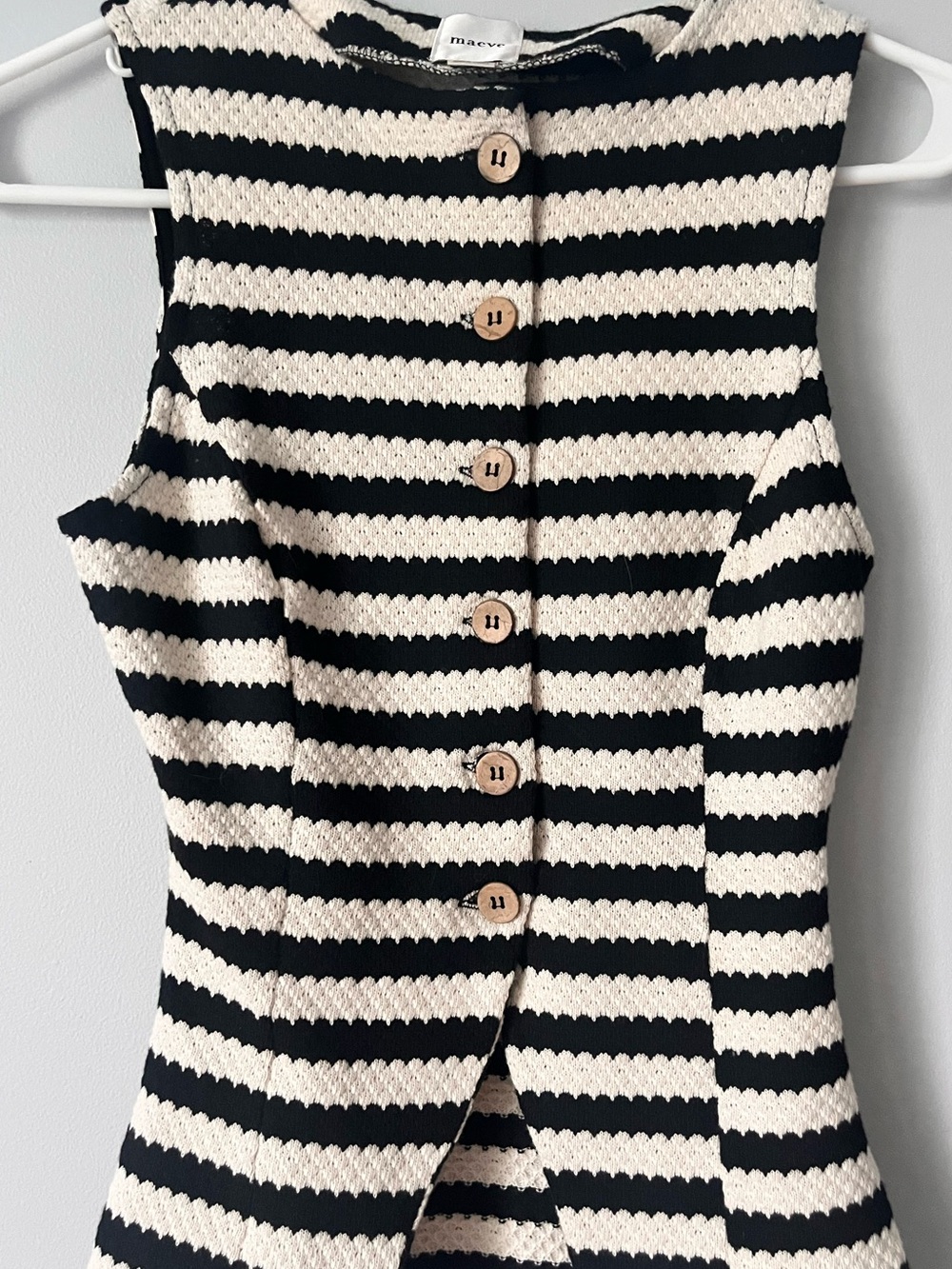 🎉Anthropologie Black & White Striped Knit Button Up Sleeveless Vest Top - Picture 9 of 15